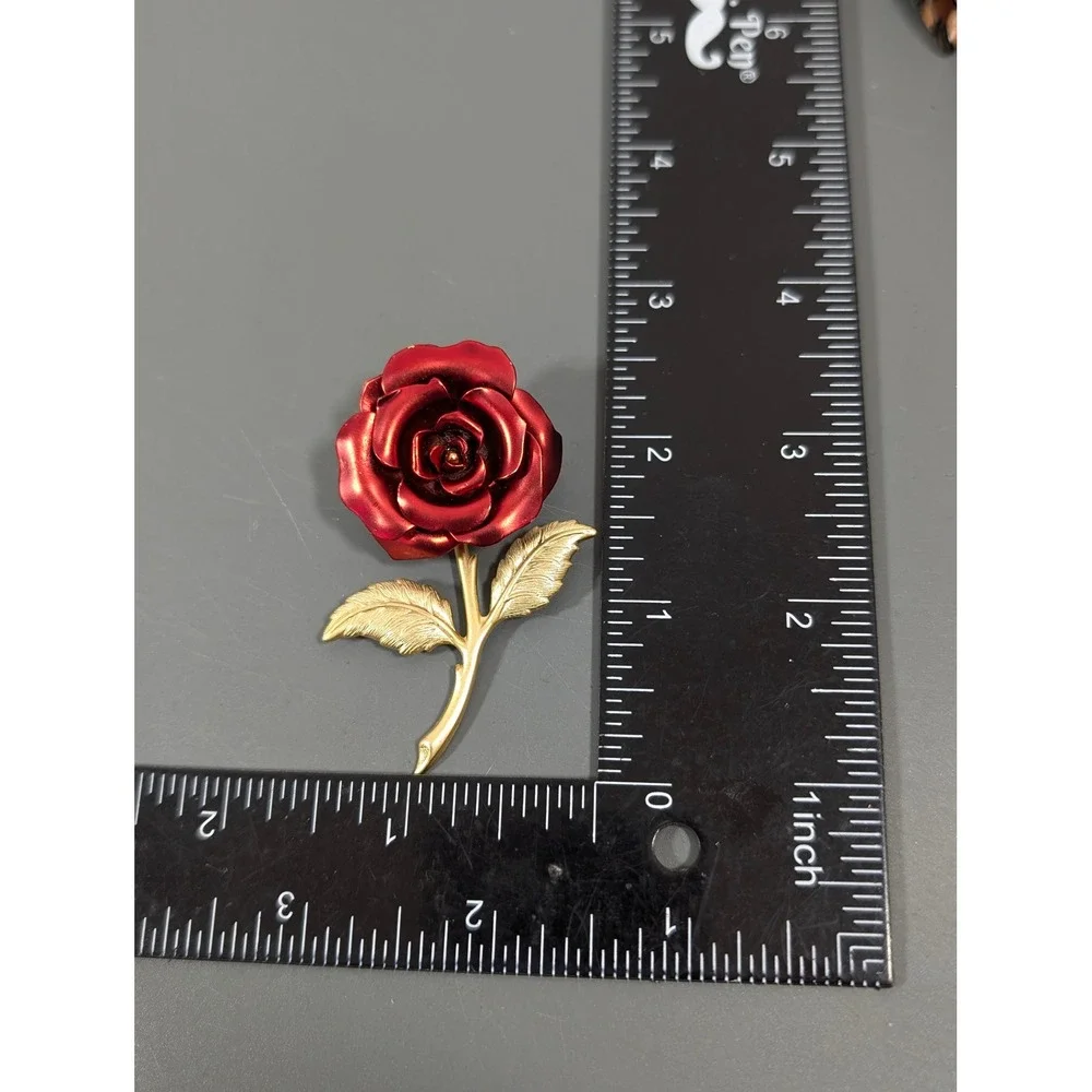 Vintage Red Rose Brooch Gold‎ Tone Metal Floral Pin